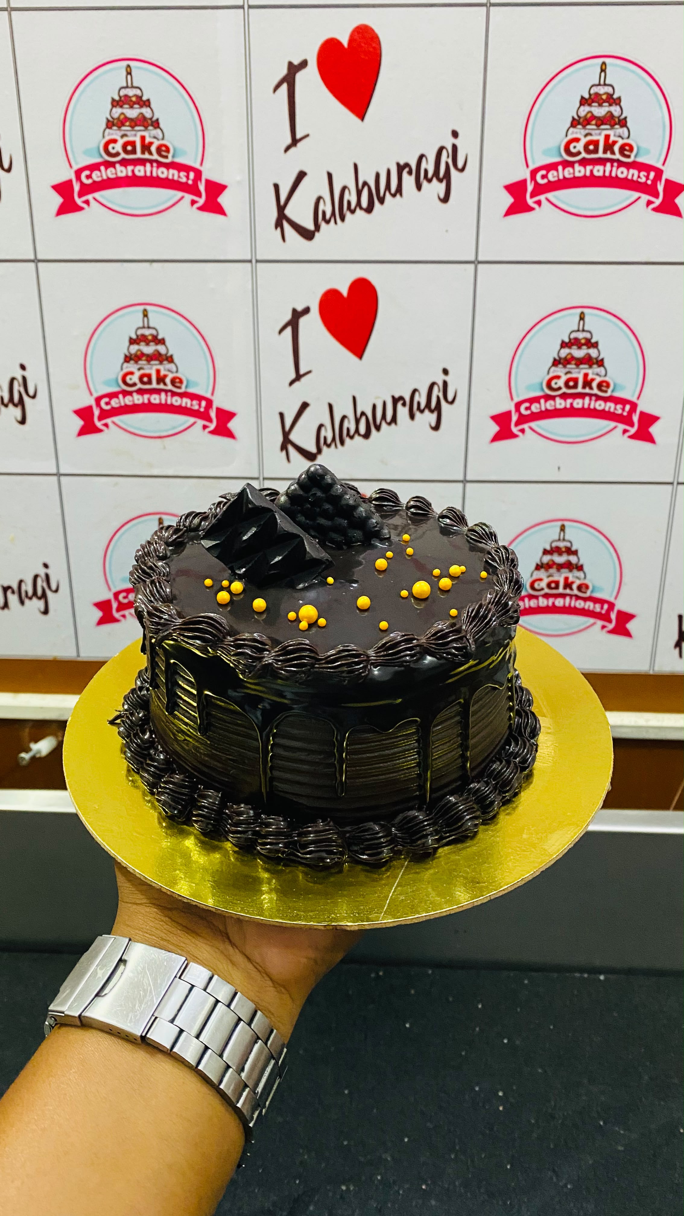 Classic chocolate truffle eggless cake from cake shop in Kalaburagi